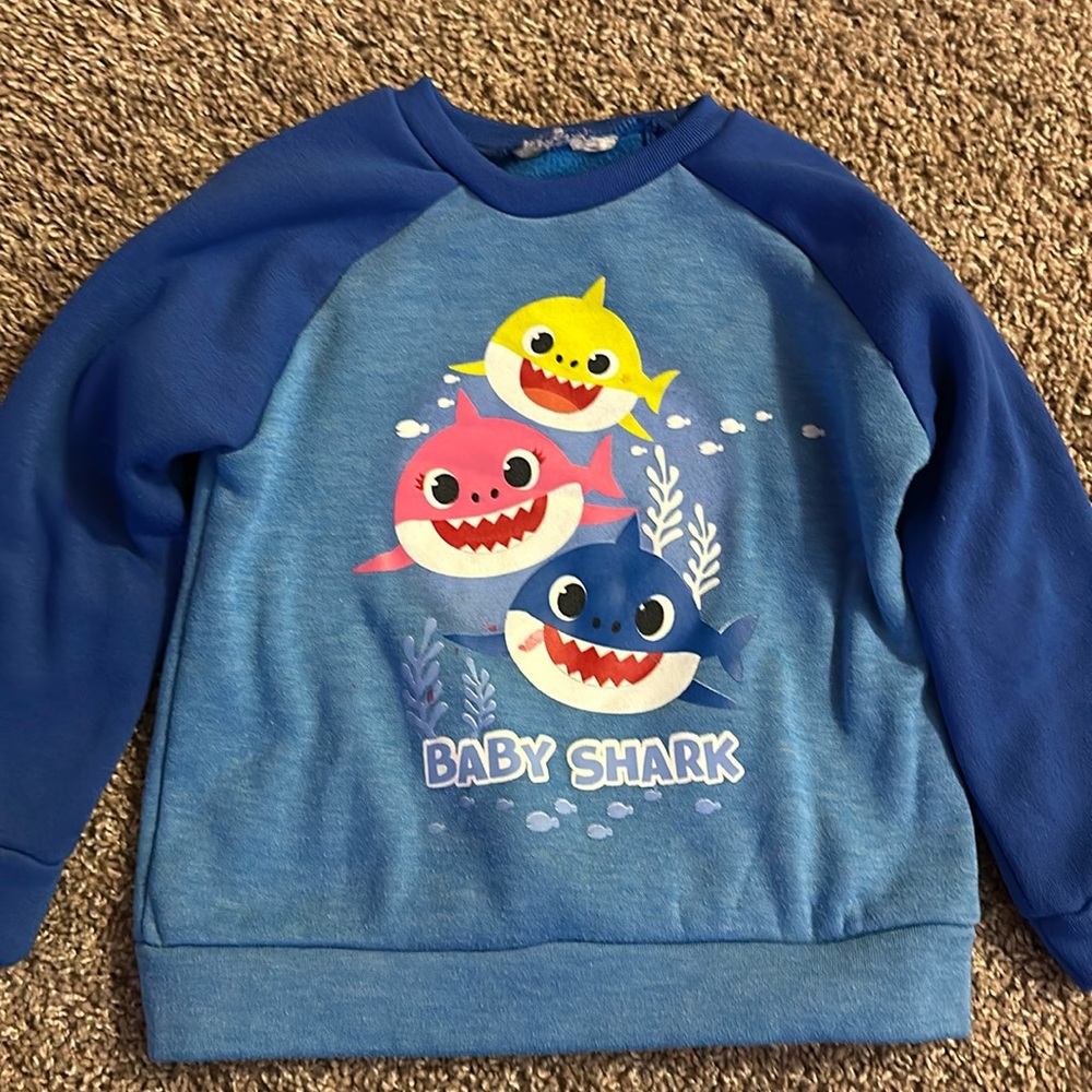 Bundle of sweaters, few outfits, 2 pajamas 🎀🩷